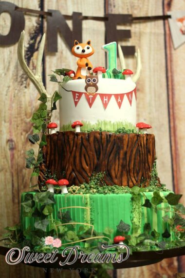 Woodland-Animal-First-Birtday-Cake-Ideas-Planning-a-Woodland-Animals-Themed-Party-1st-Birthday-Rustic-Woodland-forest-Baby-shower