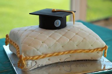 Graduation-Cap-Cake-Graduation-Pillow-Cake-