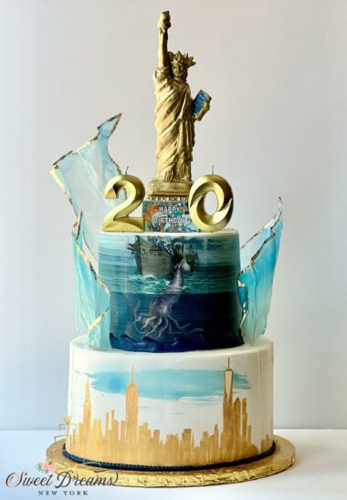 NYC themed Birthday Cake statue of Liberty NYC Skyline Long Island Custom Cakes and Desserts